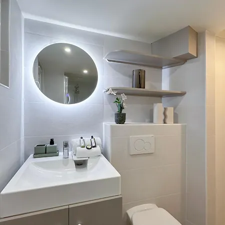 Brand New Properties Near La Madeleine ! Parijs Buitenkant foto