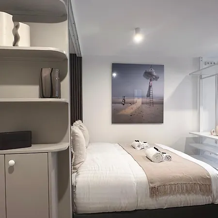 Brand New Properties Near La Madeleine ! Parijs Buitenkant foto