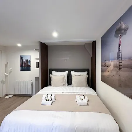 Brand New Properties Near La Madeleine ! Parijs Buitenkant foto