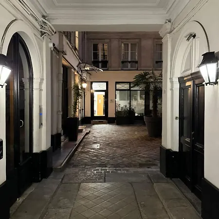 Brand New Properties Near La Madeleine ! Parijs Buitenkant foto