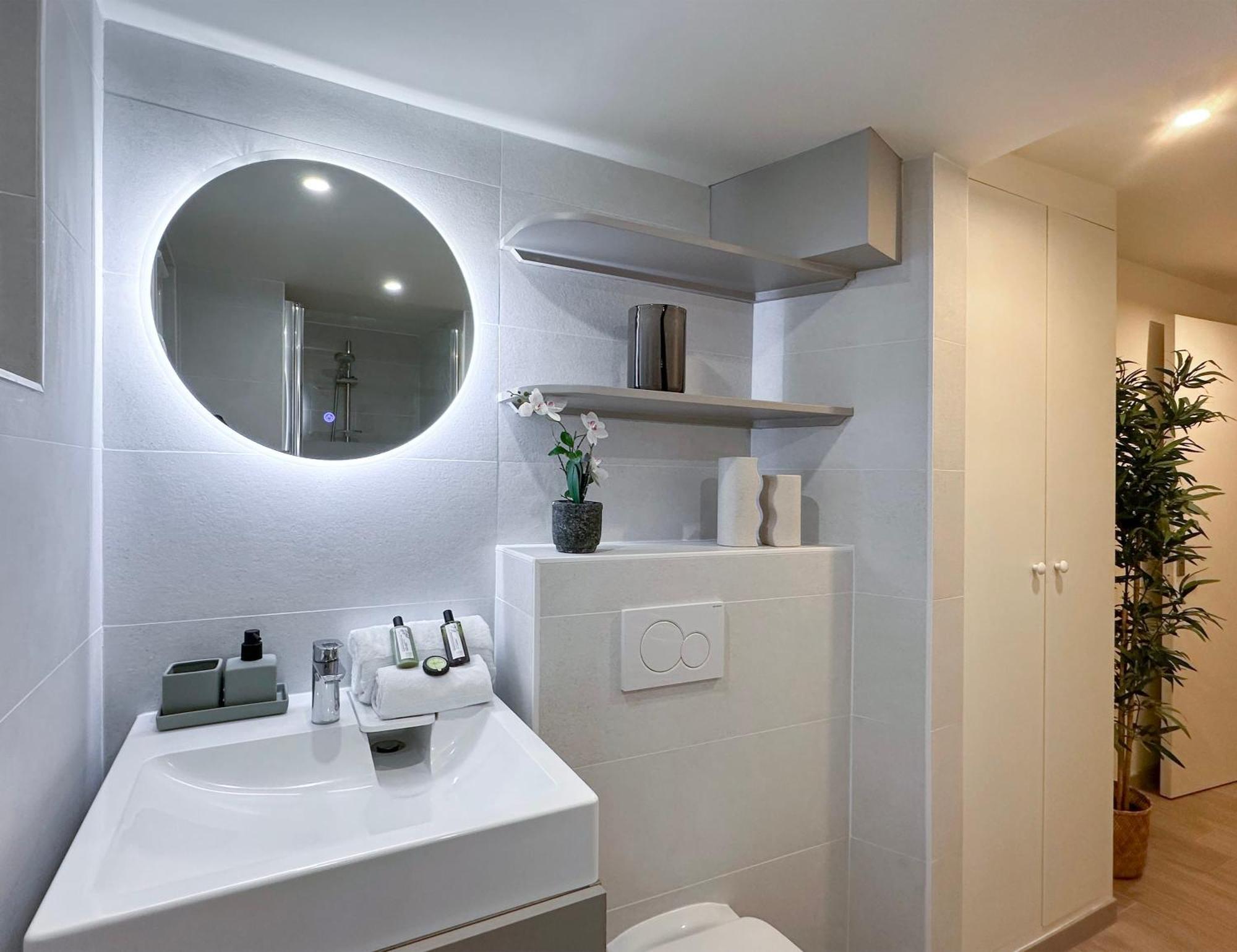 Brand New Near La Madeleine ! Appartement Parijs