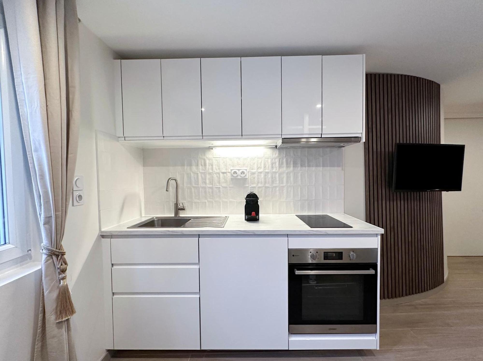 Brand New Near La Madeleine ! Appartement *